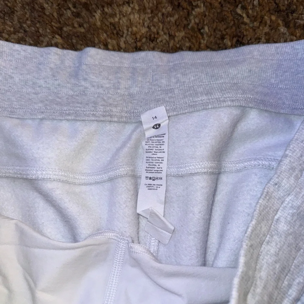 Lululemon Scuba Mid-Rise Wide-Leg Pant *Full Length - Picture 3 of 4
